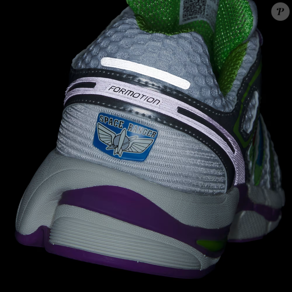 Buzz Lightyear saiu das telas da Pixar e aterrissou em um dos lançamentos mais diferentes da Adidas em 2026