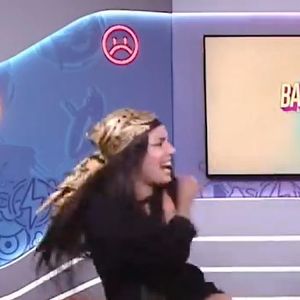 Fernanda ensinou a dança dos gnomos para Ed Gama e Thais Fersoza não interagiu
