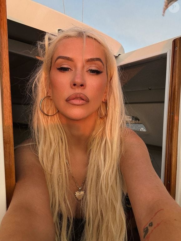 Segundo especialistas, Christina Aguilera também teria apostado no lifting facial