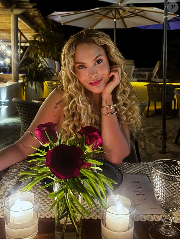 Sarah Andrade 'debutou' seu visual diferente, com cabelo cacheado, pouco antes do 'BBB 26'