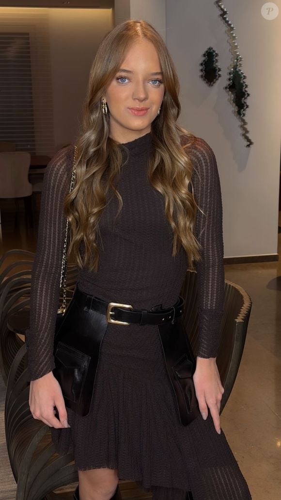 Rafaella Justus apostou em uma produção que marca a cintura com uma peça inusitada