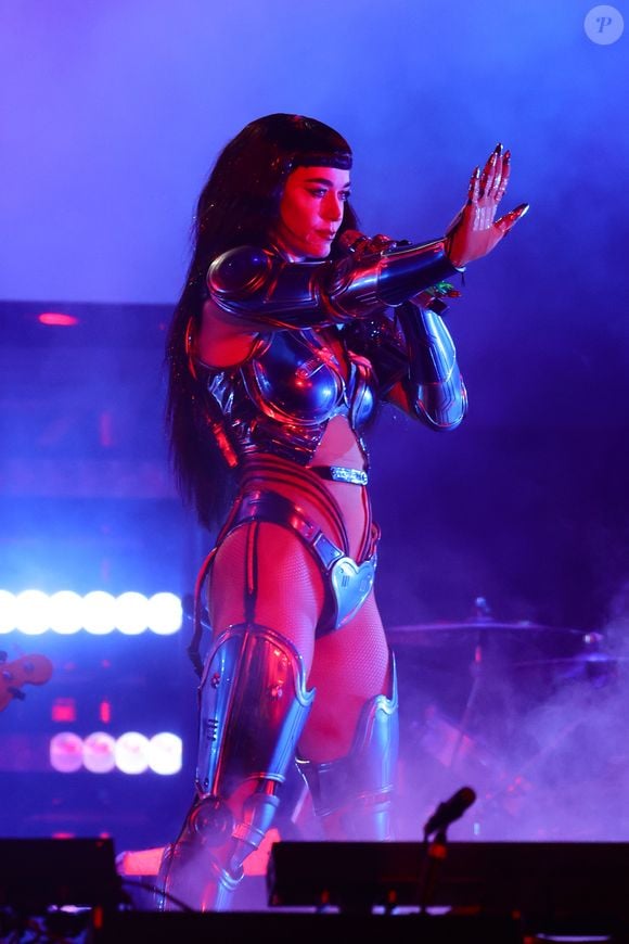 Katy Perry ‘puxou a calcinha para o lado e esfregou sua 'vagina nojenta' no meu rosto até que meus olhos se abriram e eu vomitei nela’, diz o relato de Ruby