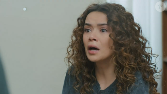 Sirin 'explode' com a mãe ao vê-la apoiar a irmã, Bahar na novela 'Força de Mulher'