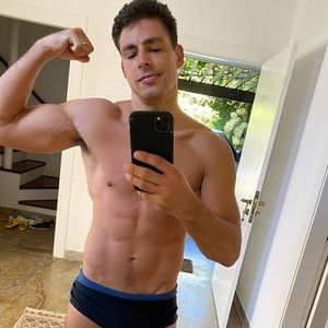 Especialistas apontam que o desejo por odores corporais pode estar ligado aos feromônios e à tensão sexual natural