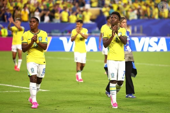 Foto de Endrick após Brasil x Escócia viraliza por detalhe envolvendo Vini Jr. e faz torcedores sonharem com o hexa na Copa do Mundo 2026