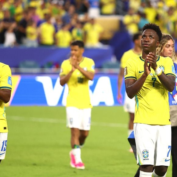 Foto de Endrick após Brasil x Escócia viraliza por detalhe envolvendo Vini Jr. e faz torcedores sonharem com o hexa na Copa do Mundo 2026