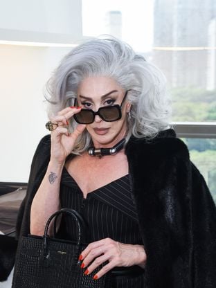Claudia Raia encarna a Miranda Priestly em musical de 'O Diabo Veste Prada'