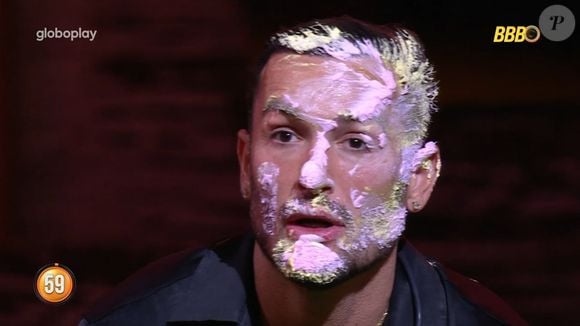 Diego Hypólito foi atingindo por torta na cara no 'BBB 25'; gêmeos detonaram o atleta nesta segunda-feira (3) no Sincerão
