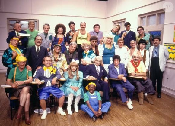 Foto mostra Rony Cócegas como Galeão Cumbica na 'Escolinha do Professor Raimundo': ao todo até junho de 2025 19 artistas da imagem já faleceram