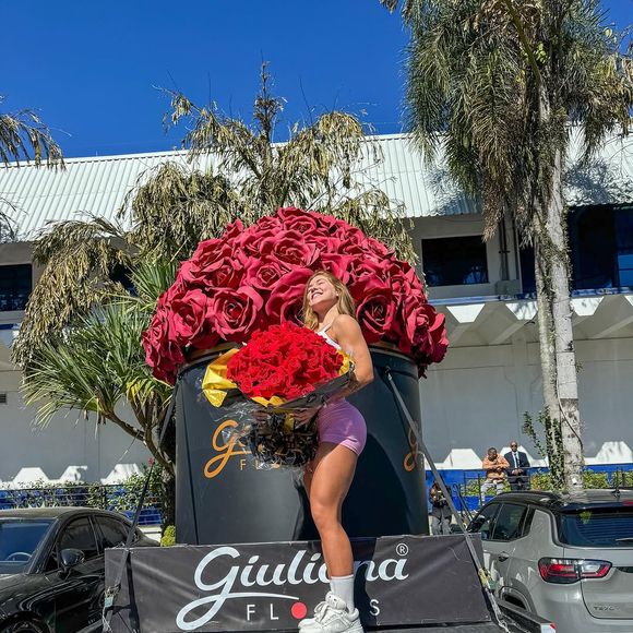 Flores enviadas a Virgínia Fonseca causaram terror em muitos funcionários devido a uma lembrança recente pouco agradável