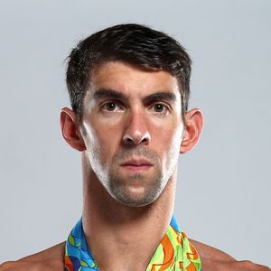 Do prato ao pódio: com uma dieta de dar inveja a qualquer maratonista, Phelps conquistou oito ouros em Pequim 2008.