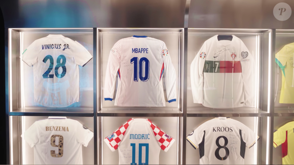 Vini Jr. guarda camisetas de Cristiano Ronaldo, Mbappé, Benzema e outras grandes estrelas