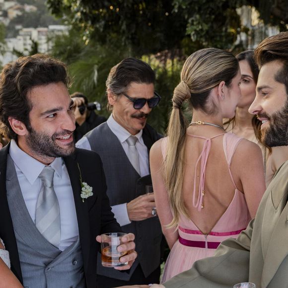 Alok é o DJ do casamento de Maria de Fátima (Bella Campos) e Afonso (Humberto Carrão)  na novela 'Vale Tudo'