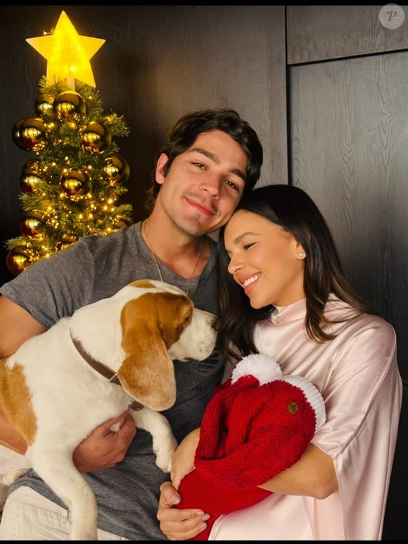 Mariana Rios, de 40 anos, celebrou um Natal especial ao lado do filho recém-nascido, Palo, que veio ao mundo há apenas dois dias, na última segunda-feira (22).