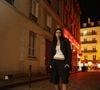 Moda de Bruna Marquezine: atriz aposta em look de alfaiataria, composto por blazer e botas, durante semana de moda de Paris. Peças podem ser usadas no inverno.