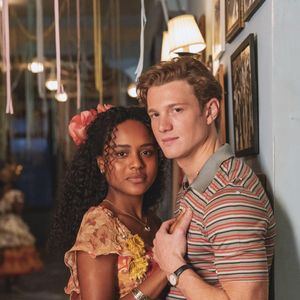 Pedro Novaes e Duda Santos fazem par Beto e Beatriz na novela 'Garota do Momento'; Bia (Maisa Silva) fecha o triângulo amoroso da trama da Globo