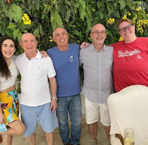 Primeiro casamento de Renato Aragão: Martha Rangel recebeu surpresa romântica nos 25 anos de união, com direito a música, que reuniu os 4 filhos, Juliana, Renato Jr., Ricardo e Paulo