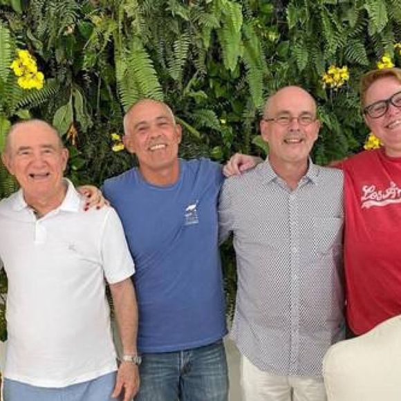 Primeiro casamento de Renato Aragão: Martha Rangel recebeu surpresa romântica nos 25 anos de união, com direito a música, que reuniu os 4 filhos, Juliana, Renato Jr., Ricardo e Paulo