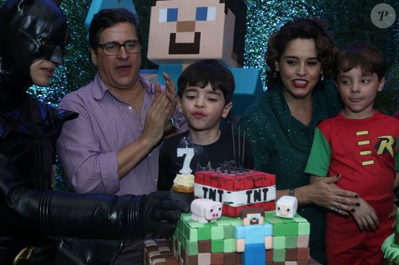 Suzy Rêgo é casada com o ator Fernando Vieira, e da união eles tiveram os filhos gêmeos, Marco e Massimo.