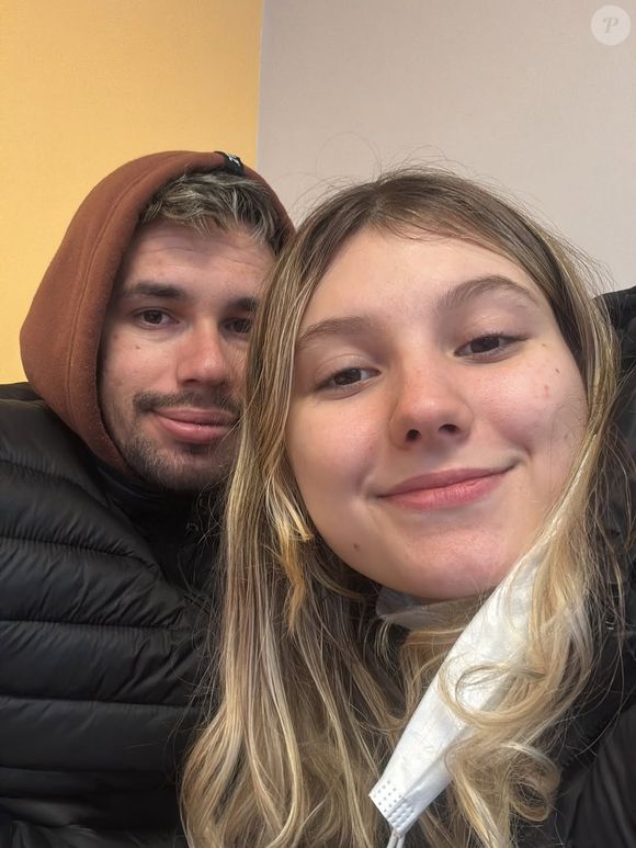 Isabel Veloso segue internada na UTI após enfrentar complicações respiratórias graves. O marido da influenciadora atualizou o estado de saúde após a realização de uma traqueostomia e destacou sinais de evolução, embora o quadro ainda inspire cuidados