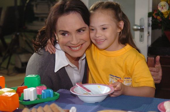Em 2006, Helena (Regina Duarte) sofreu para ficar com a guarda de Clara (Joana Mocarzel) em 'Páginas da Vida'