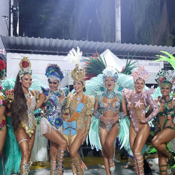O time de musas famosas da Grande Rio no desfile em 2025.