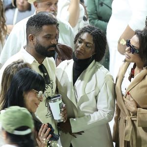 "Vamos comer, nos divertir e lembrar dele com alegria. Vamos na palma da mão para fazer essa alma encontrar a luz quanto antes. Ele merece", disse Arlindinho no velório de Arlindo Cruz