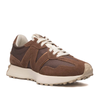 Com design moderno e elegante, o New Balance 327V1 marrom é uma opção para quem busca um tênis que combine estilo e conforto sem abrir mão de produções sofisticadas
