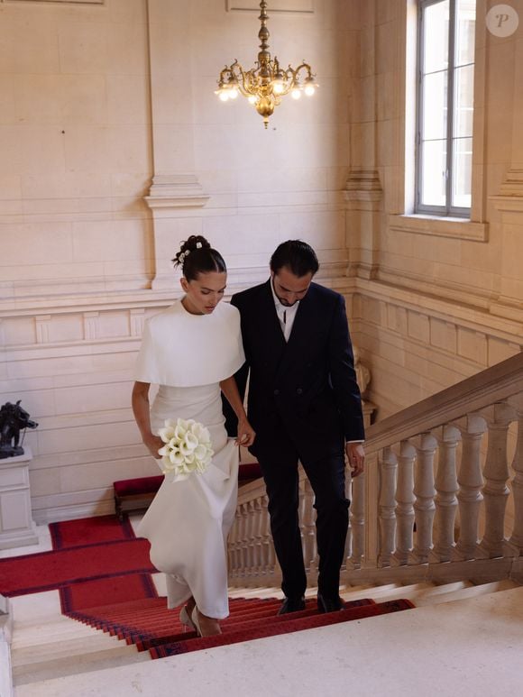 Da fama na infância ao altar: Thylane Blondeau revela fotos do casamento com Ben Attal e exibe vestido de noiva que virou destaque entre fãs de moda
