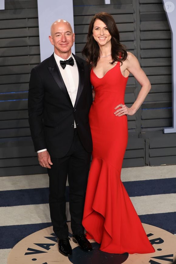 Jeff Bezos não tinha acordo pré-nupcial com a primeira mulher, Mackenzie Scott