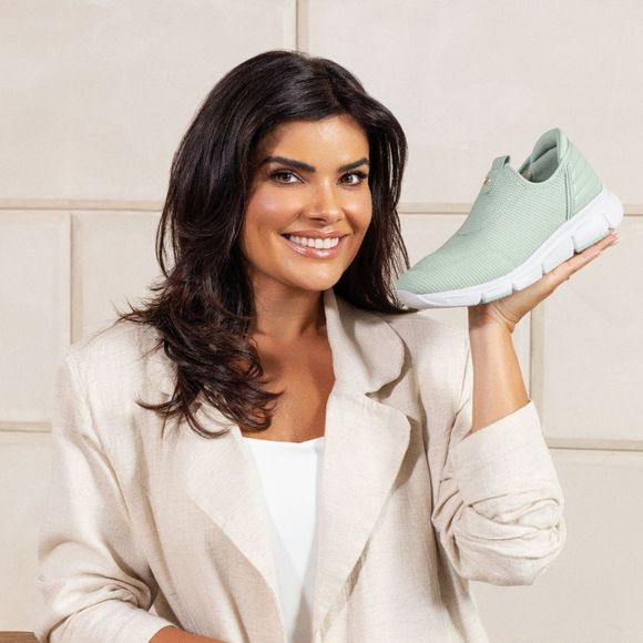 Vanessa Giácomo estrela campanha da ComfortFlex.