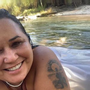 Cleo Loyola: ‘Você me processou, Zé Felipe, porque eu disse quem você é. Olha o que eu faço com o seu processo: tô peidando nele. Vai cheirar bunda, que é o que você gosta, rapaz’