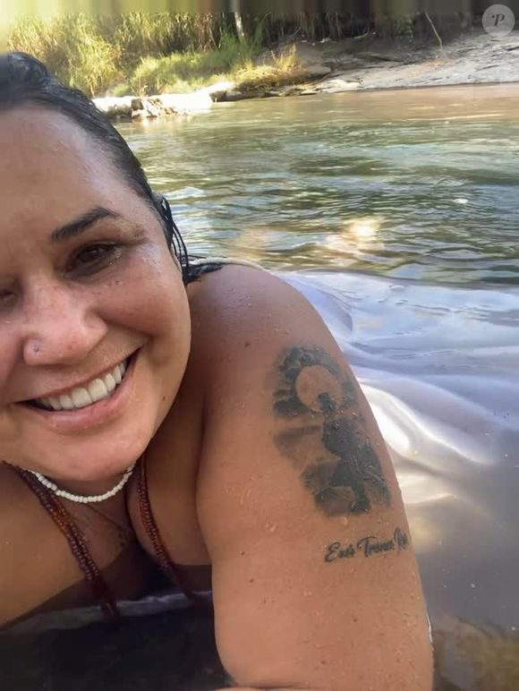 Cleo Loyola: ‘Você me processou, Zé Felipe, porque eu disse quem você é. Olha o que eu faço com o seu processo: tô peidando nele. Vai cheirar bunda, que é o que você gosta, rapaz’