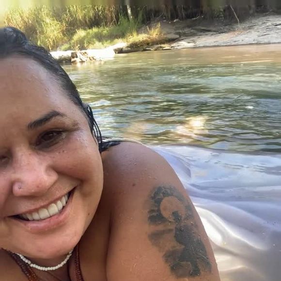 Cleo Loyola: ‘Você me processou, Zé Felipe, porque eu disse quem você é. Olha o que eu faço com o seu processo: tô peidando nele. Vai cheirar bunda, que é o que você gosta, rapaz’