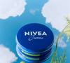 Segundo a farmacêutica Miriam Arenas, o clássico creme Nivea da latinha azul é um creme muito denso e altamente oclusivo, que não foi feito para tratar, mas sim para proteger