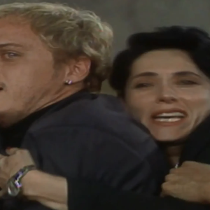 Resumo da novela 'A Viagem': Diná fica desesperada quando vê a condenação de Alexandre.