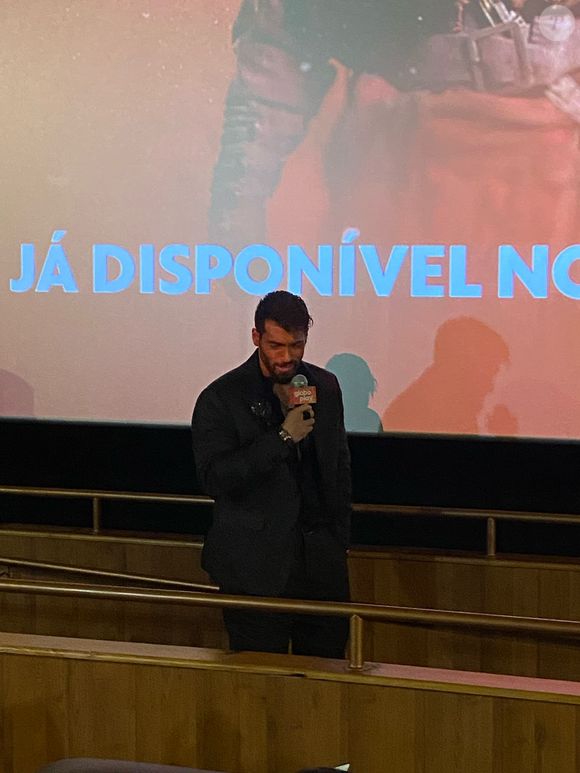 "Não é tão simples quanto parece", diz Can Yaman sobre gravar comédias românticas