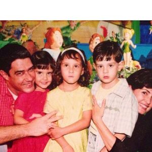 Casados entre 1990 e 2016, Fátima Bernardes e William Bonner tiveram os trigêmeos Beatriz, Vinicius e Laura e, uma década após o divórcio, mostram que respeito e parceria podem continuar mesmo depois do fim do casamento