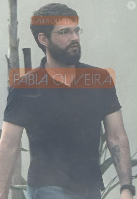 Jão aparece irreconhecível após morte do pai e fãs comparam: 'Renato Russo'