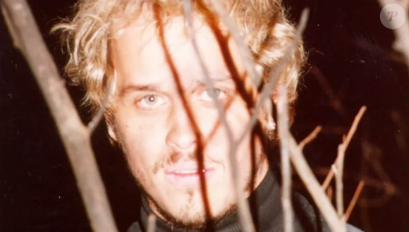 Após a morte, Alexandre (Guilherme Fontes) volta como um espírito obsessor na novela 'A Viagem'.