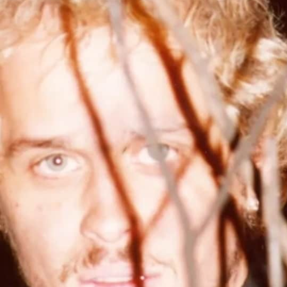 Após a morte, Alexandre (Guilherme Fontes) volta como um espírito obsessor na novela 'A Viagem'.