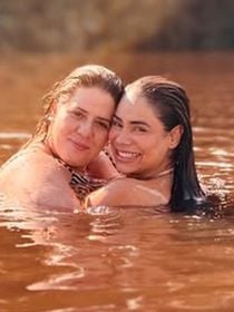 Lexa e Tati Machado emocionam ao surgirem abraçadas em viagem: 'Uma mãe conhece a dor da outra'. Fotos!