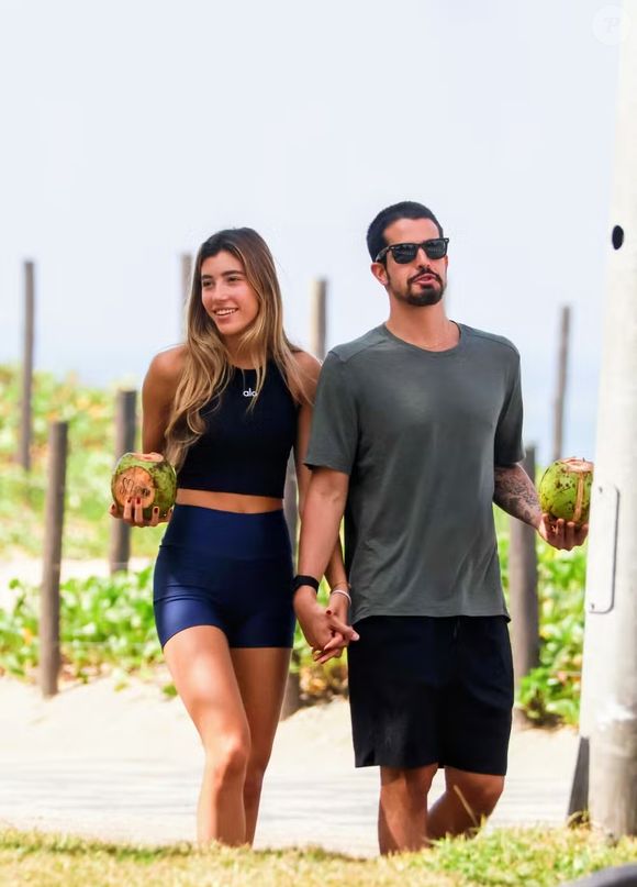 Quem é a loira de 20 anos flagrada com Enzo Celulari?