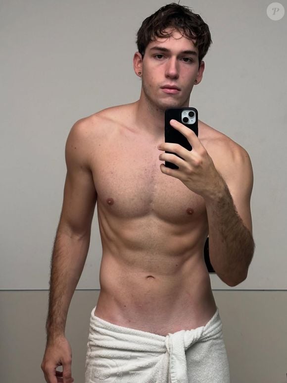 Pietro Antonelli encontrou uma maneira de lidar com outro aspecto difícil da exposição: os comentários nas redes sociais. Em vez de acompanhar constantemente o que o público fala sobre ele, Pietro prefere manter distância.