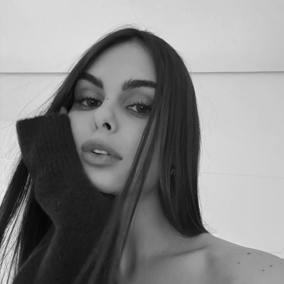 Polêmica se deu após Amanda Kimberlly publicar alguns stories mostrando o caos em sua casa após um pedaço do teto desabar