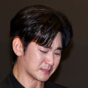 Kim Soo-hyun foi substituído pela cantora Gawon, que faz parte do grupo de K-pop MEOVV