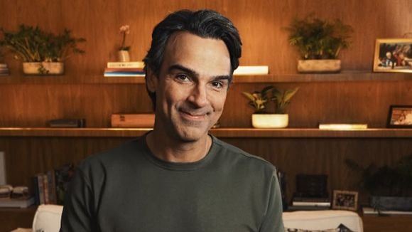 Entrevista | 'Na mesa, a gente conversa olhando no olho. O celular tem seu momento, mas a convivência também precisa ter espaço': Tadeu Schmidt, aos 52 anos, tem hábito precioso com família que preserva união e felicidade