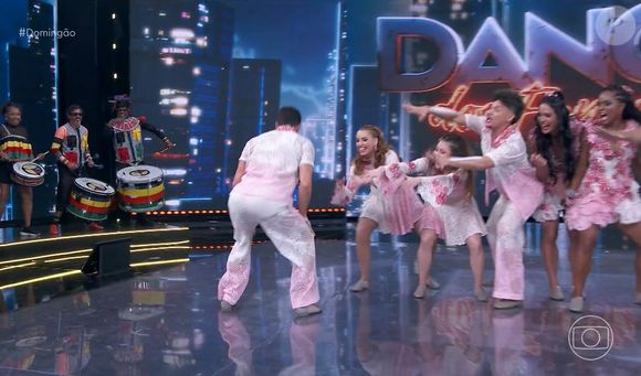 Rodrigo Faro mostrou que estava usando uma cueca com enchimento