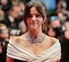 Selena Gomez aparece chorando ao lamentar a deportação de mexicanos em vídeo publicado no Instagram