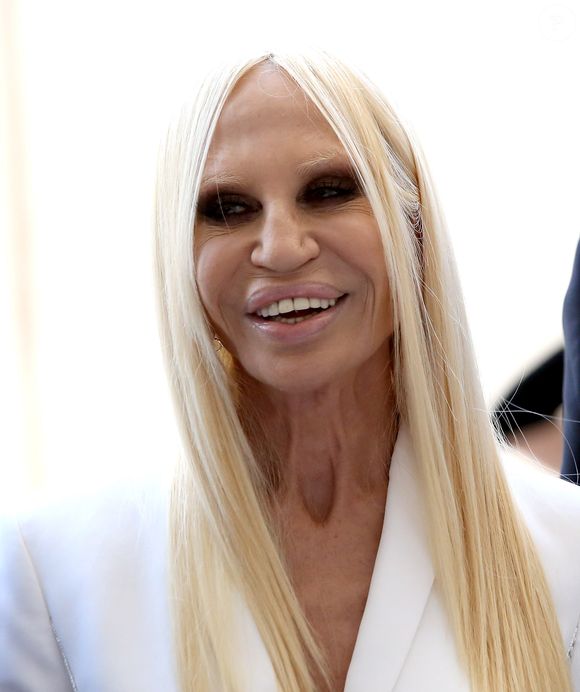 2014: neste clique mal dá para ver os olhos de Donatella Versace de tanta maquiagem